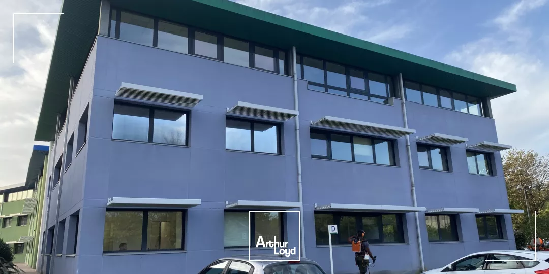 Bureau et places de stationnement à louer à Canéjan