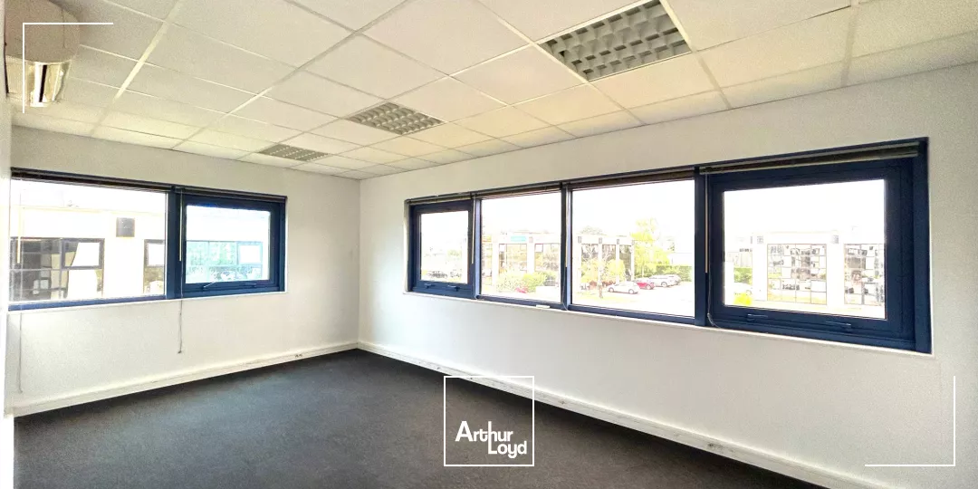 Bureaux à louer à Mérignac Chemin Long proche rocade 