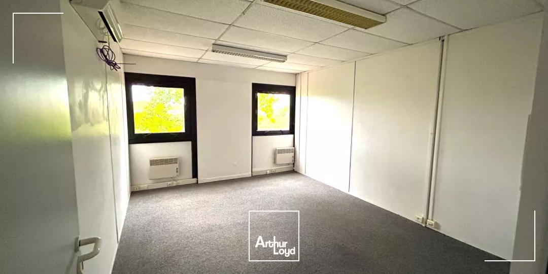 Bureaux à louer à Mérignac Chemin Long proche rocade 