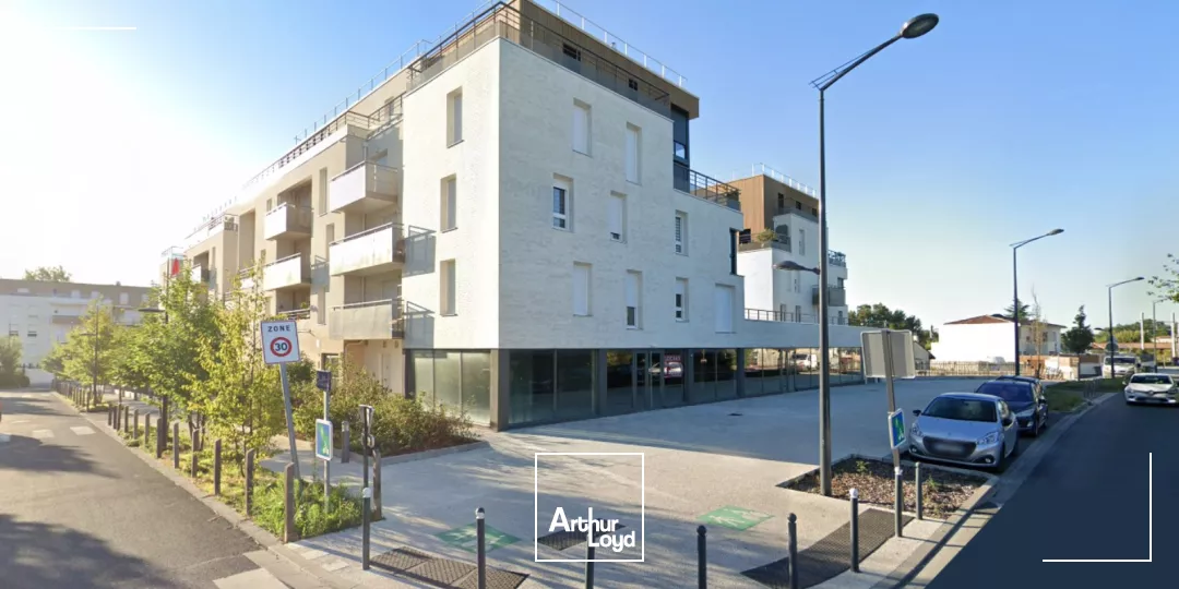 Local commercial en pied d'immeuble de 174 m2 à louer à Bruges