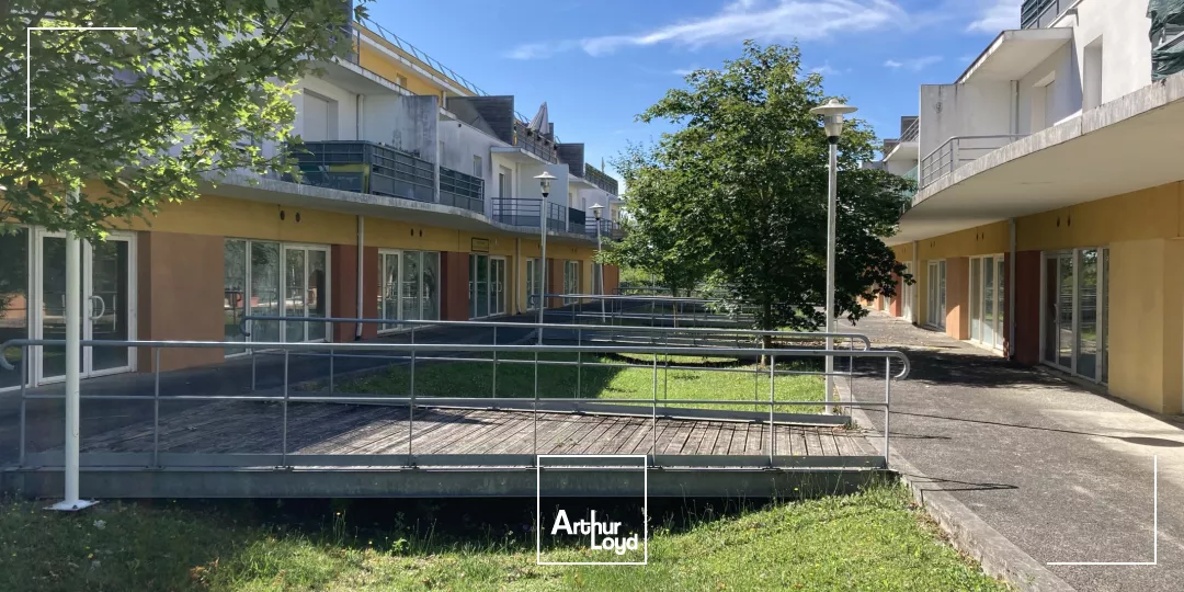 Locaux commerciaux à louer à l'entrée de la ville d'Ambès