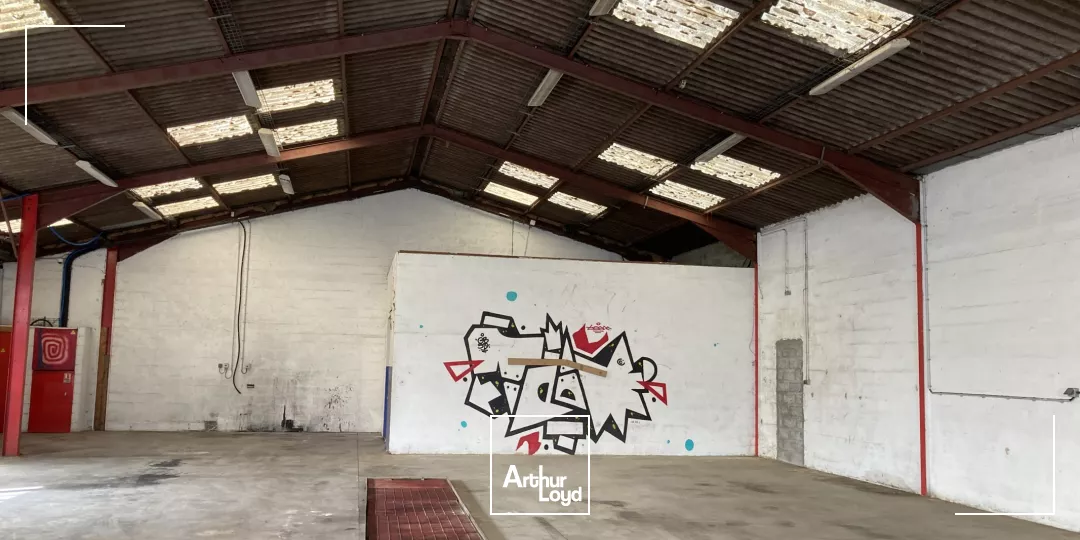 Entrepôt de 490 m2 à louer à Villenave d'Ornon avec une visibilité depuis la rocade