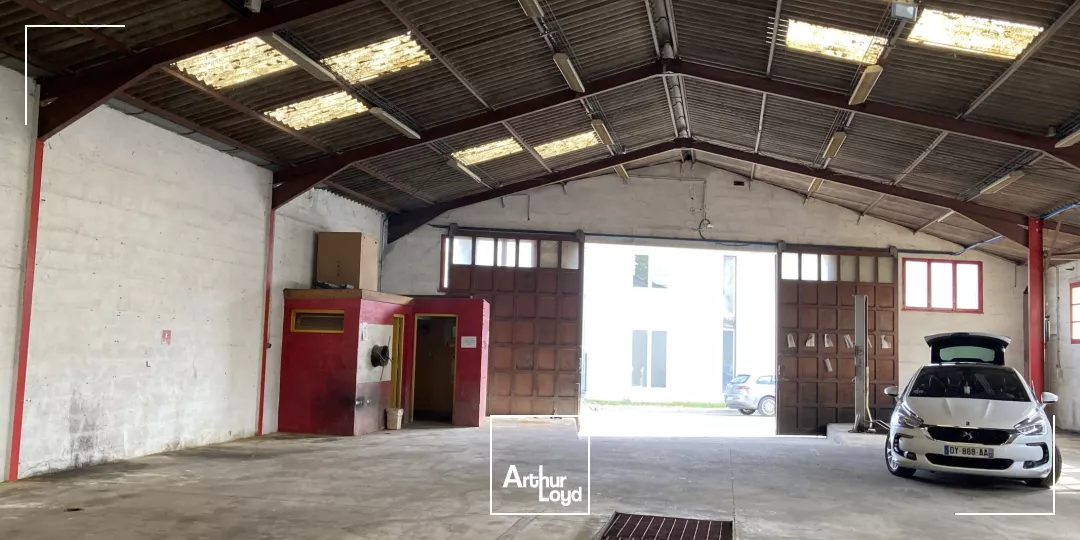 Entrepôt de 490 m2 à louer à Villenave d'Ornon avec une visibilité depuis la rocade
