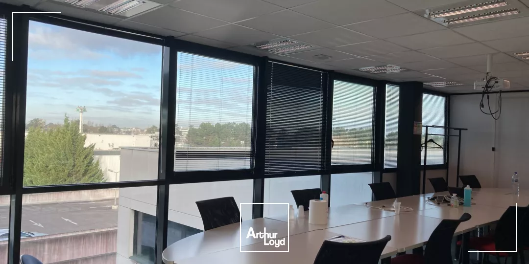 2 612 m² de bureaux à louer à Gradignan proche autoroute A63 et rocade