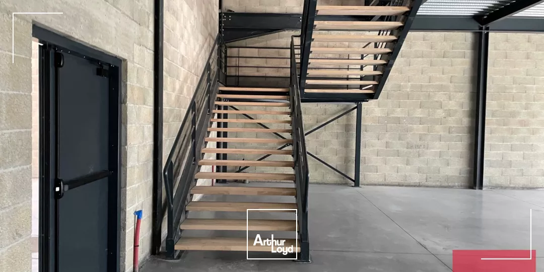 Bâtiment à usage d'activités et bureaux, à louer