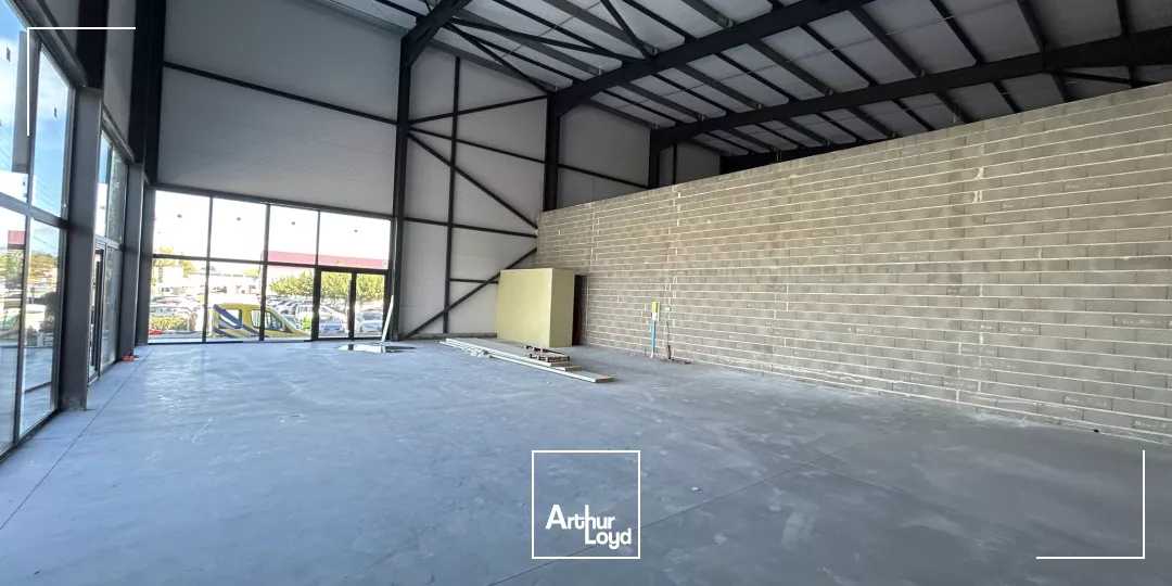 LOCAUX COMMERCIAUX NEUFS A LOUER