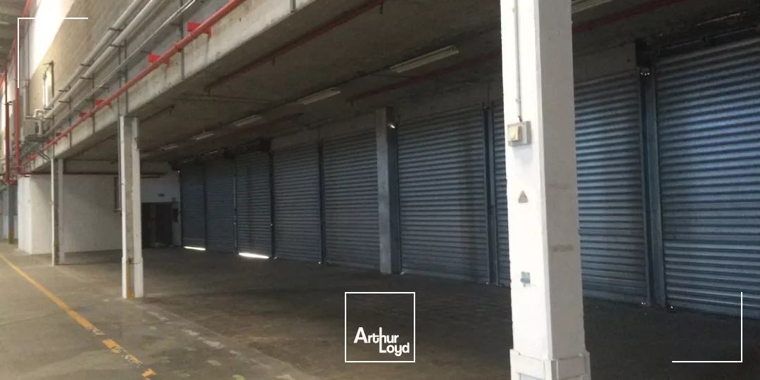 ENTREPOT AVEC QUAIS - A PARTIR DE 1155 M²