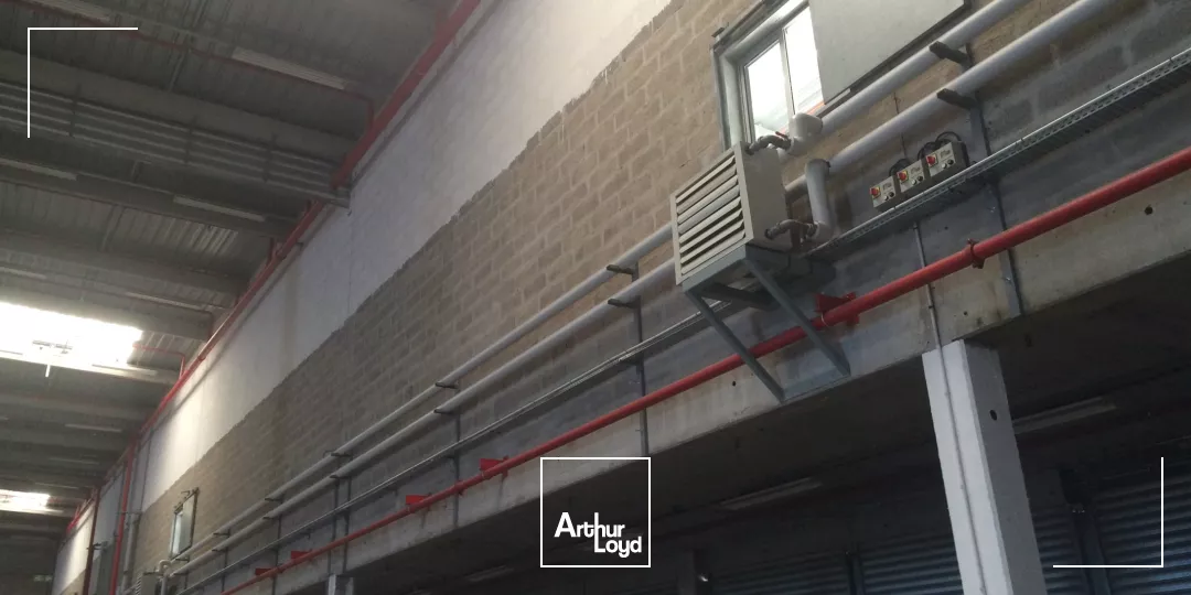 ENTREPOT AVEC QUAIS - A PARTIR DE 1155 M²