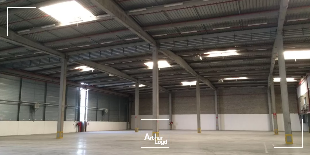 ENTREPOT AVEC QUAIS - A PARTIR DE 1155 M²