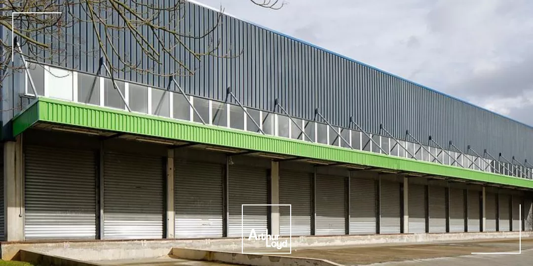 ENTREPOT AVEC QUAIS - A PARTIR DE 1155 M²