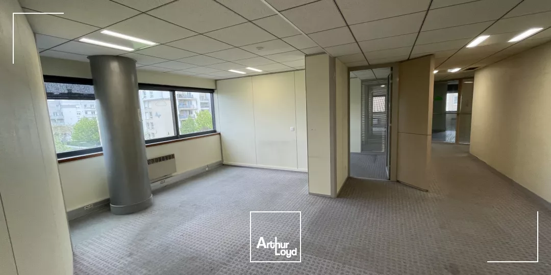 Bureaux à vendre à CERGY 95800