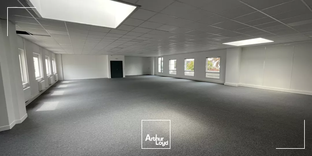 Bureaux à vendre à OSNY 95520