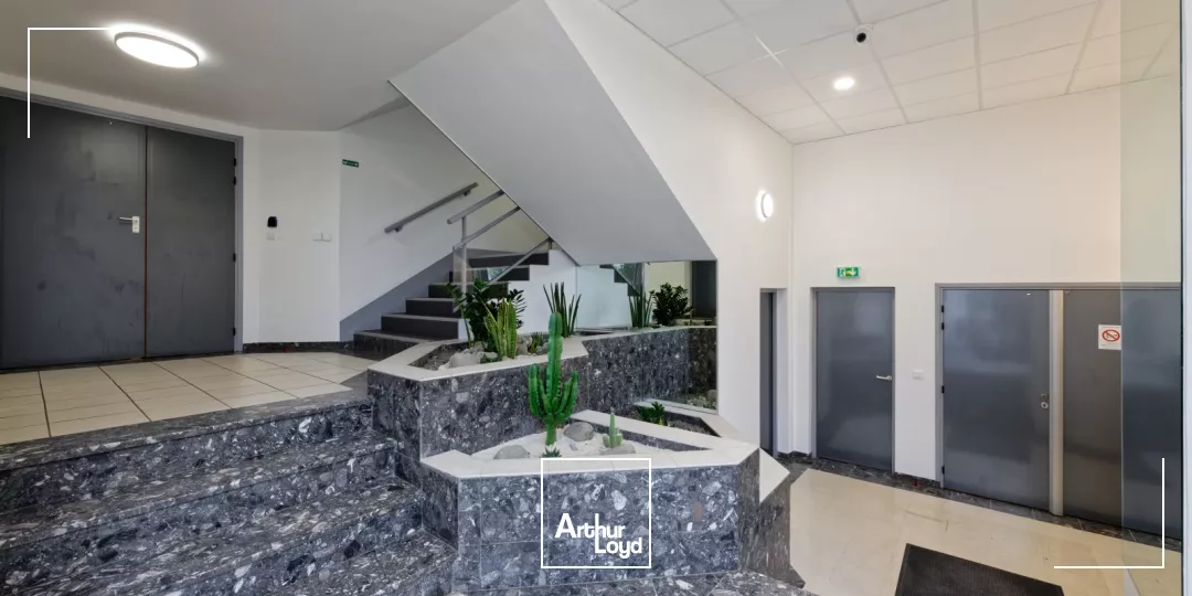 MOSAIC PARC - ACTIVITE AVEC BUREAUX - 1251 m² divisibles 414 M²