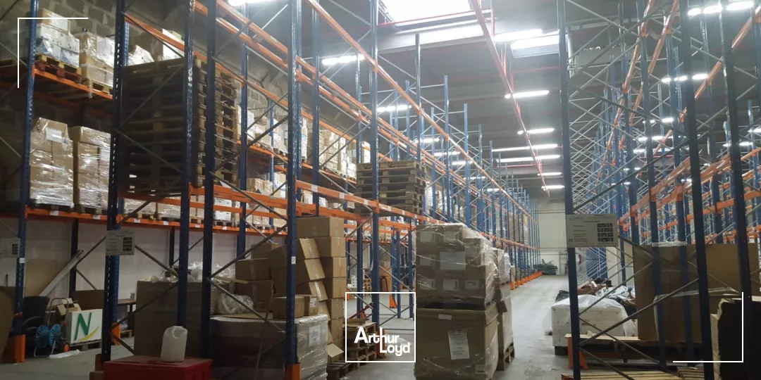 ENTREPOT AVEC QUAIS - SORTIE A 15 - 9581 M² DIV. ICPE 1510