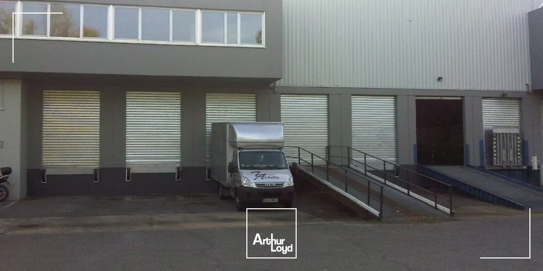 ENTREPOT AVEC QUAIS - SORTIE A 15 - 9581 M² DIV. ICPE 1510