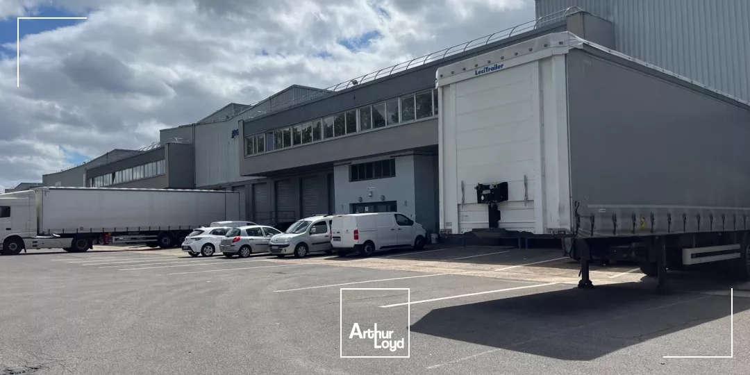 ENTREPOT AVEC QUAIS - SORTIE A 15 - 9581 M² DIV. ICPE 1510