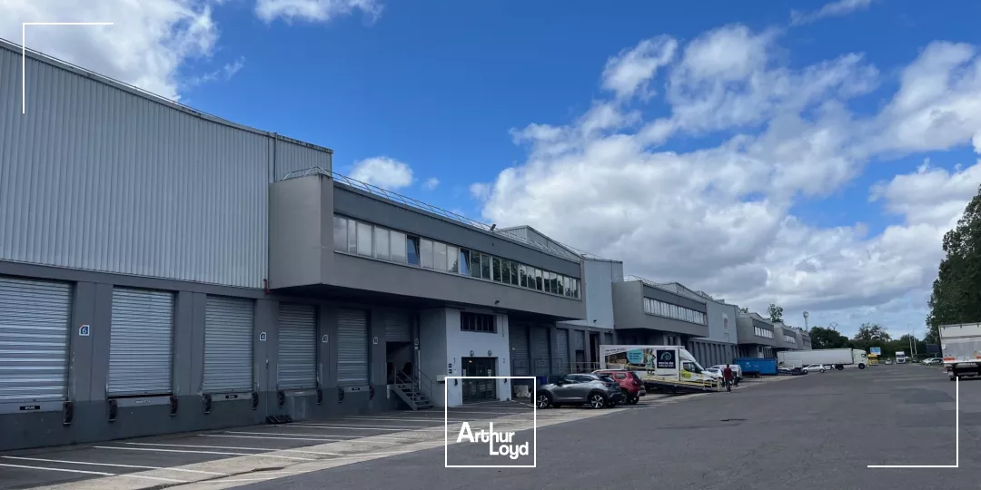 ENTREPOT AVEC QUAIS - SORTIE A 15 - 9581 M² DIV. ICPE 1510