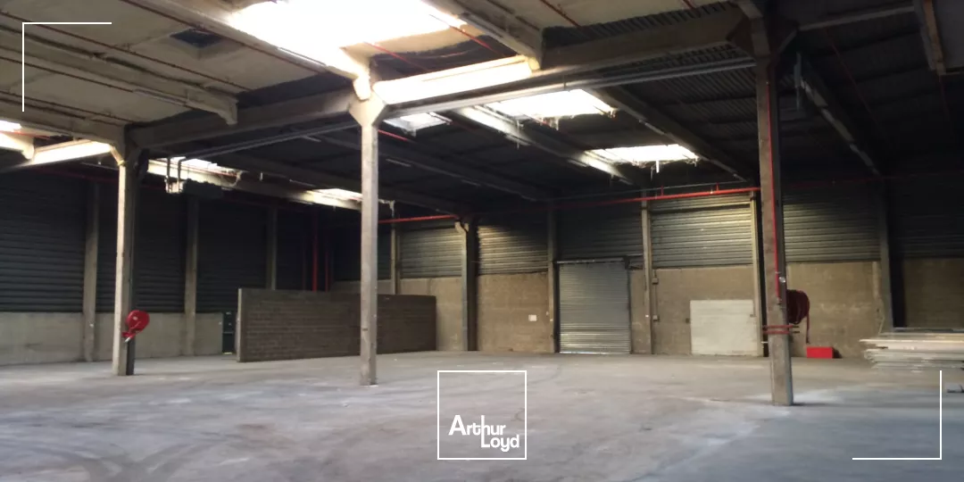 ENTREPOT AVEC QUAIS - SORTIE A 15 - 9581 M² DIV. ICPE 1510