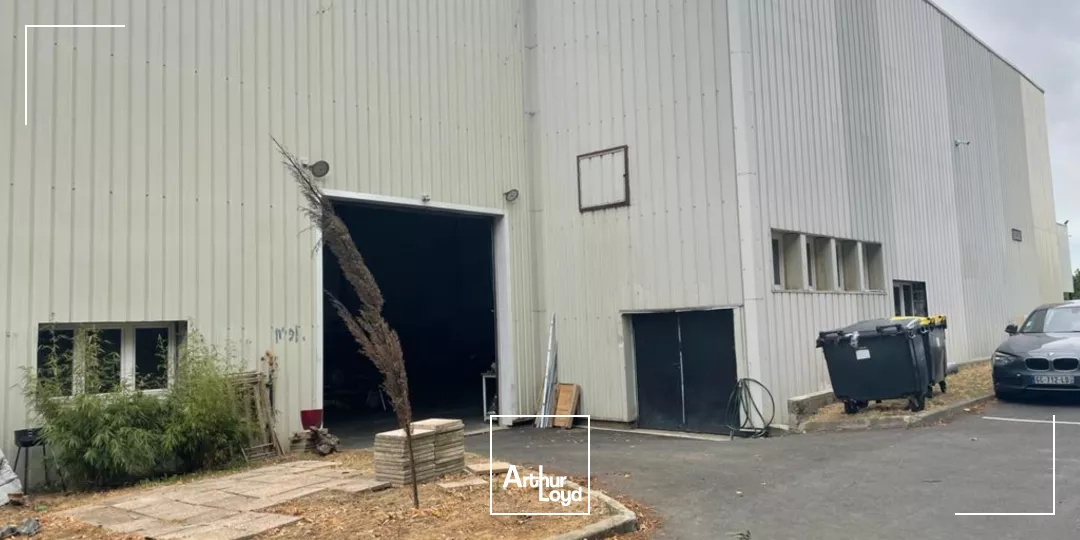 Locaux d'activité à vendre à MARINES 95640