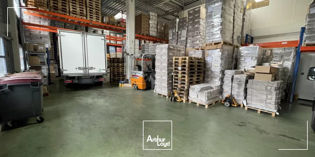 Locaux d'activité à vendre ou à louer à HERBLAY 95220