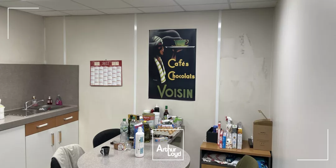 Locaux d'activité à vendre ou à louer à HERBLAY 95220