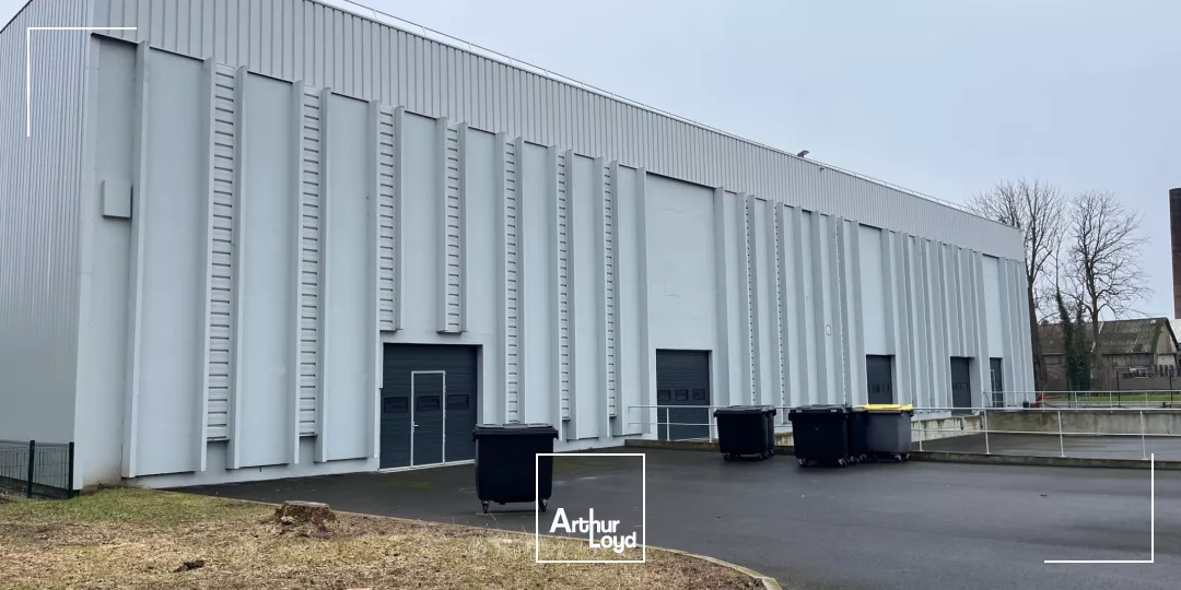Entrepôt de 4000 m² sur terrain privatif à ST OUEN L'AUMONE.