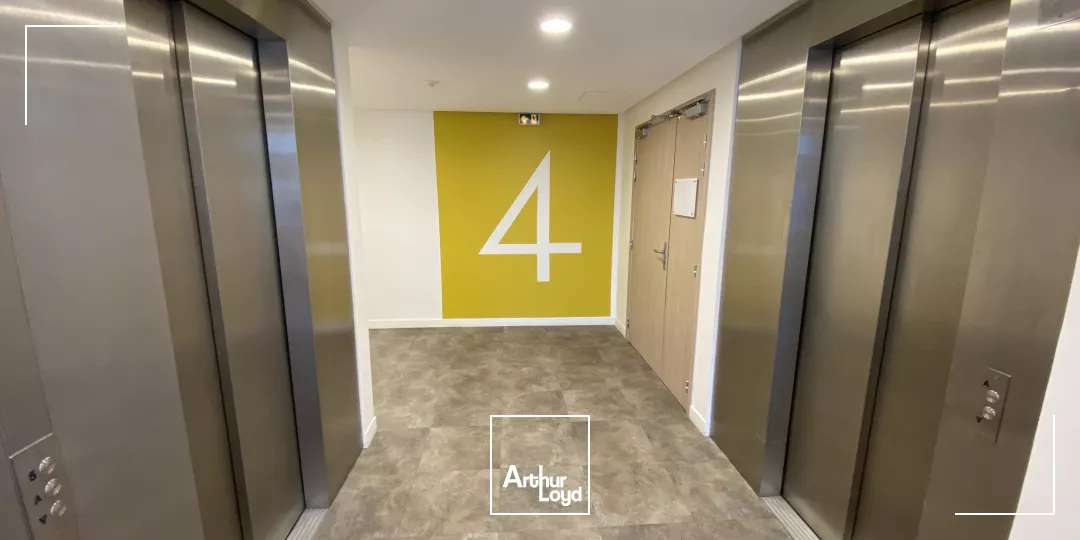 Bureaux entièrement rénovés, avec parkings dans un quartier animé