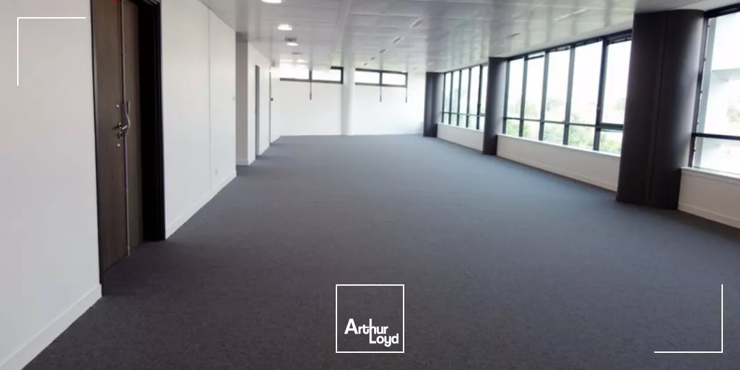Bureaux rénovés et lumineux à Rueil Malmaison - RER A à proximité - Quartier dynamique