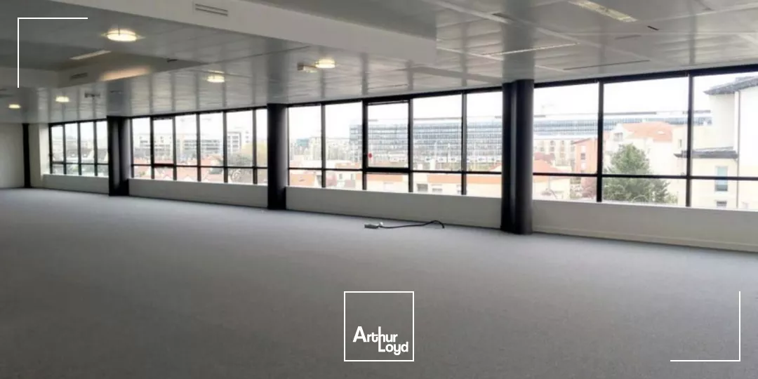 Bureaux rénovés et lumineux à Rueil Malmaison - RER A à proximité - Quartier dynamique