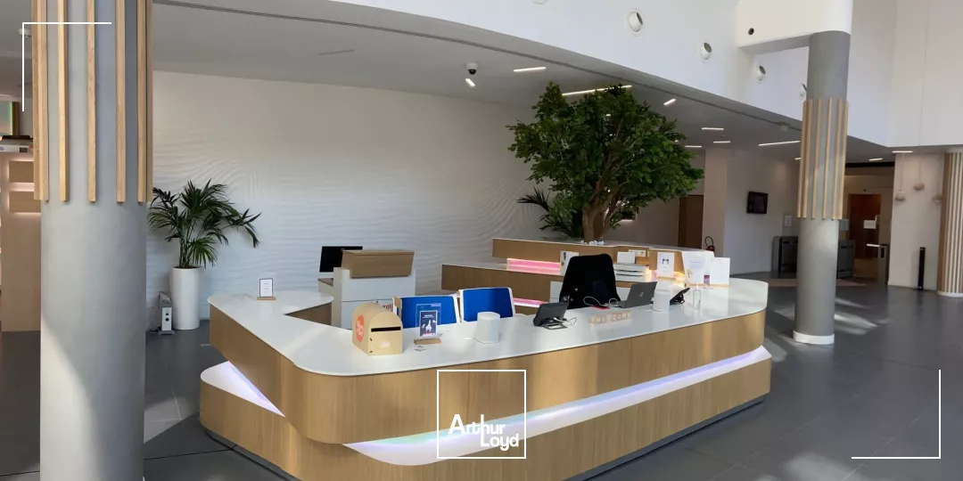 Clichy, bureaux rénovés avec vue sur la Seine et nombreux services dans un immeuble de standing