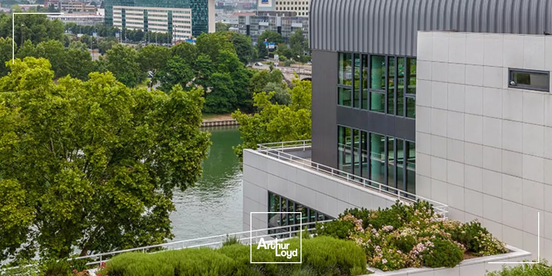 Clichy, bureaux rénovés avec vue sur la Seine et nombreux services dans un immeuble de standing