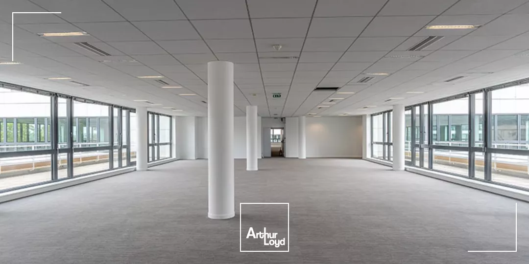 Clichy, bureaux rénovés avec vue sur la Seine et nombreux services dans un immeuble de standing