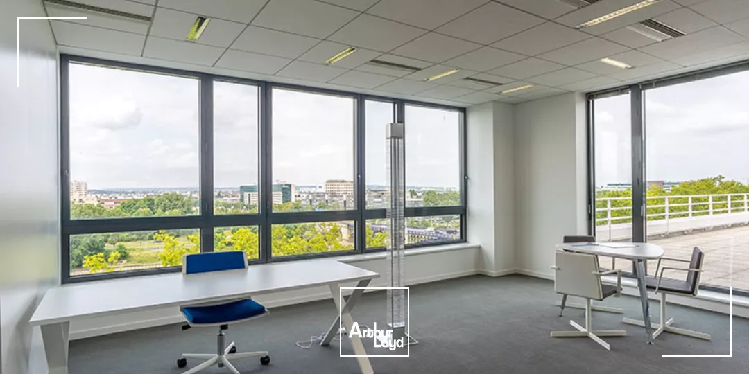 Clichy, bureaux rénovés avec vue sur la Seine et nombreux services dans un immeuble de standing