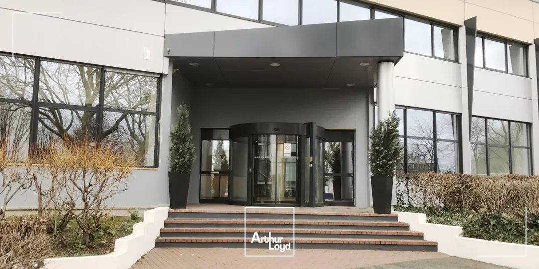 Immeuble rénové à Gennevilliers, avec patio intérieur - Transformation possible du RDC