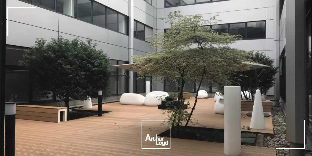 Immeuble rénové à Gennevilliers, avec patio intérieur - Transformation possible du RDC