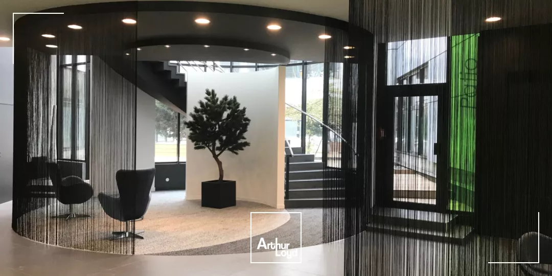 Immeuble rénové à Gennevilliers, avec patio intérieur - Transformation possible du RDC