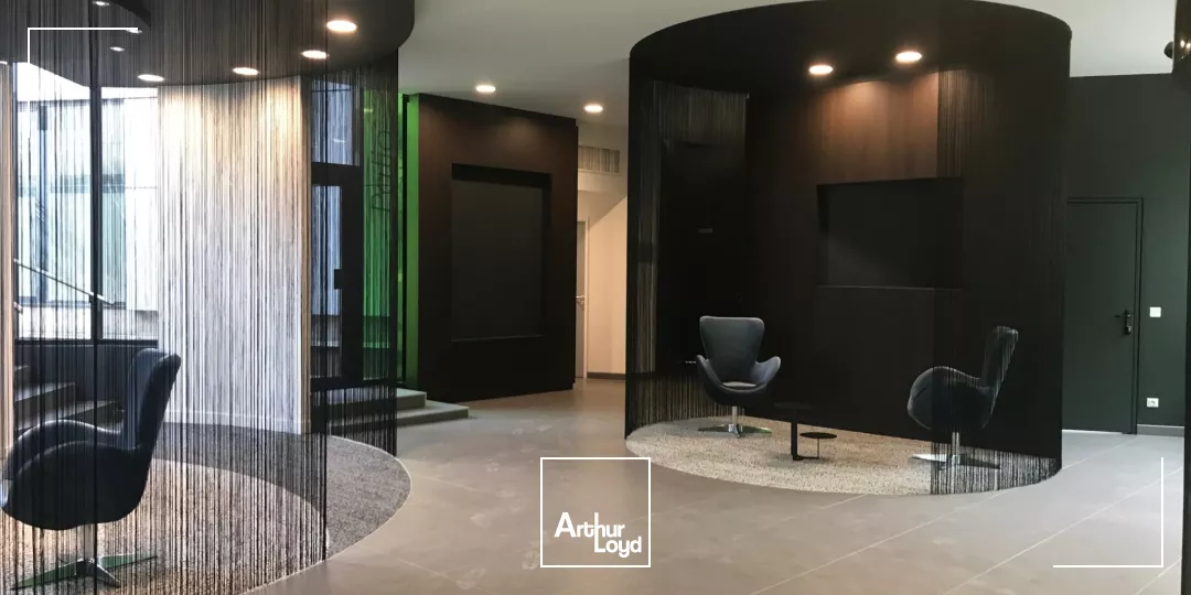 Immeuble rénové à Gennevilliers, avec patio intérieur - Transformation possible du RDC