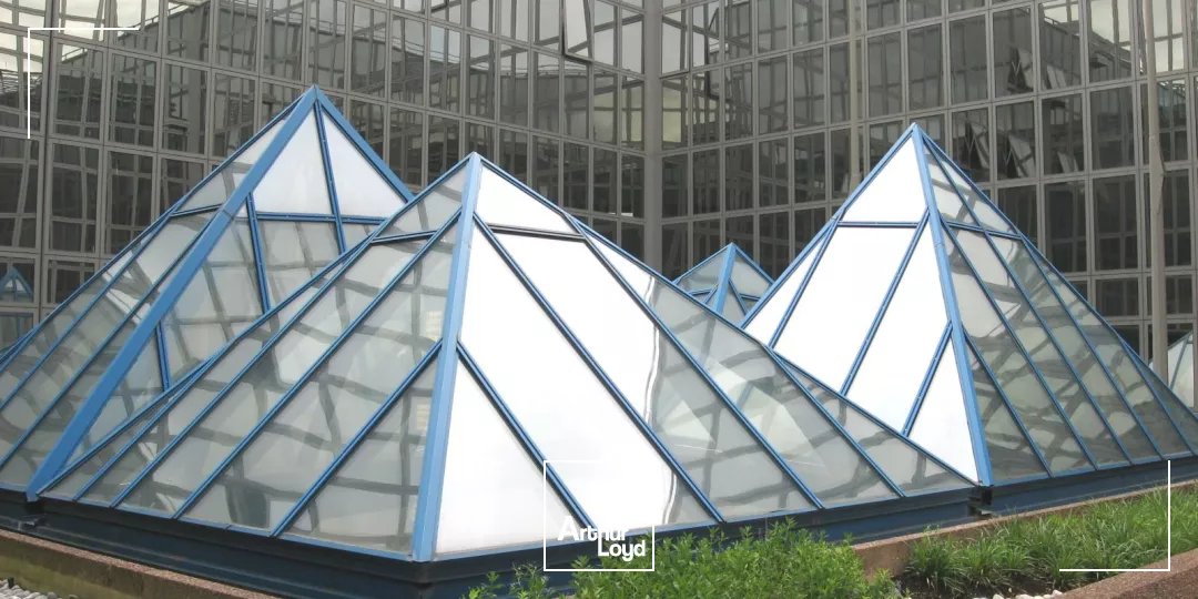 Bureaux lumineux et fonctionnels à proximité du RER A - Accès rapide à la Défense - Nombreux services et parkings