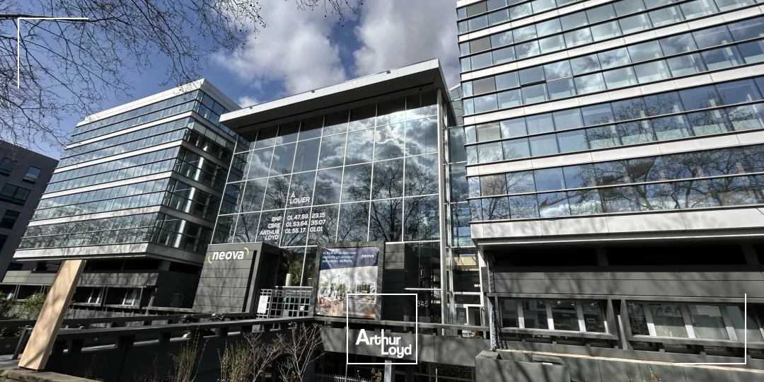 Bureaux rénovés et lumineux - Immeuble dernière génération - A proximité de la Défense