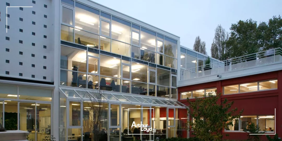 Immeuble exceptionnel de bureaux à acquérir à St Cloud, jardins et terrasses privatifs - Rare sur le secteur