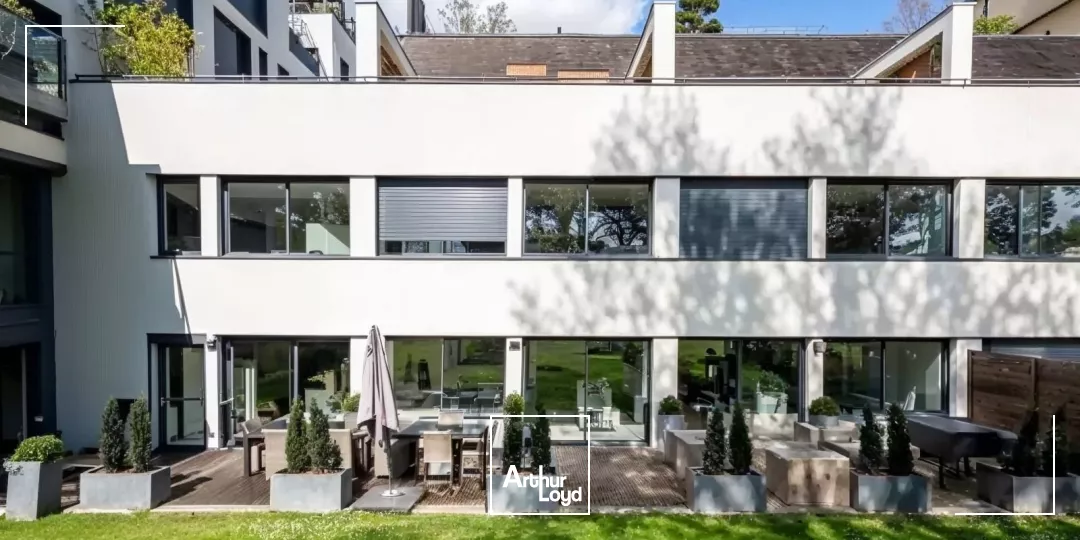 VENTE DE BUREAUX - BORDS DE SEINE - CADRE VERDOYANT - JARDIN PRIVATIF