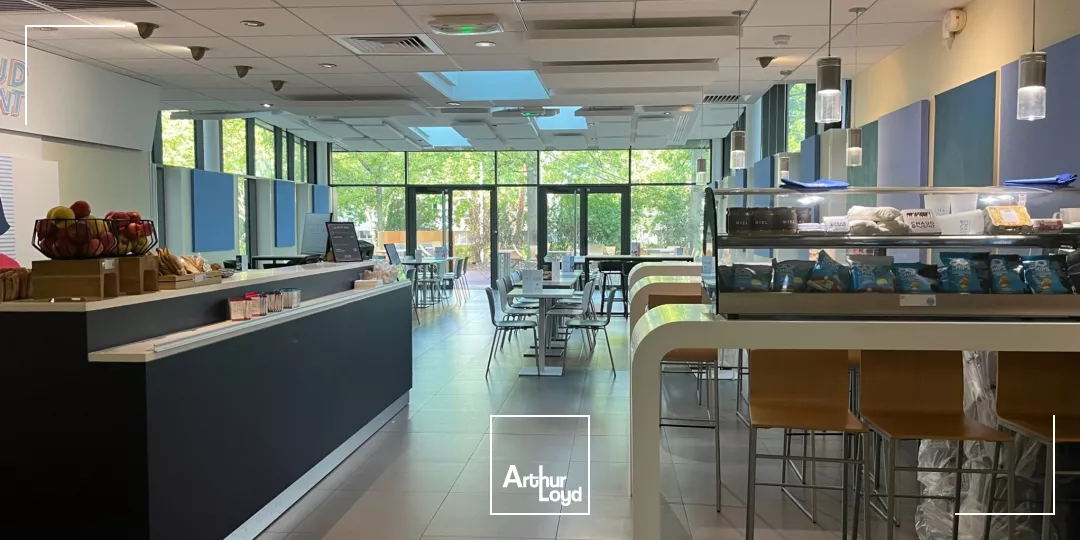 Immeuble de bureaux labellisé - RER A à proximité - Nombreux services - Parkings