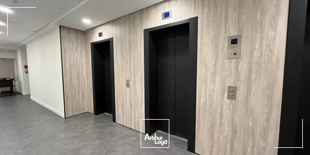 Immeuble de bureaux labellisé - RER A à proximité - Nombreux services - Parkings