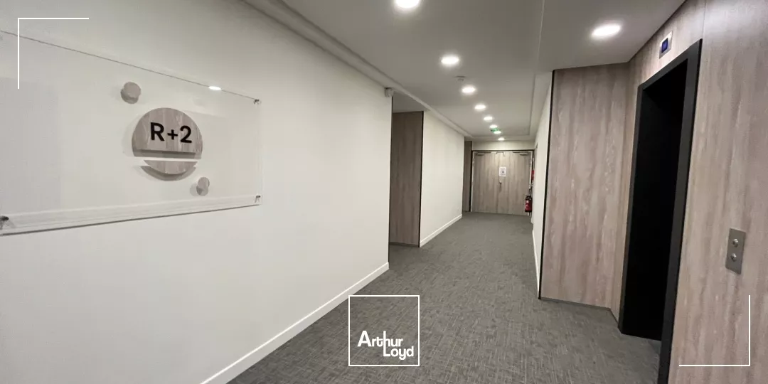 Immeuble de bureaux labellisé - RER A à proximité - Nombreux services - Parkings
