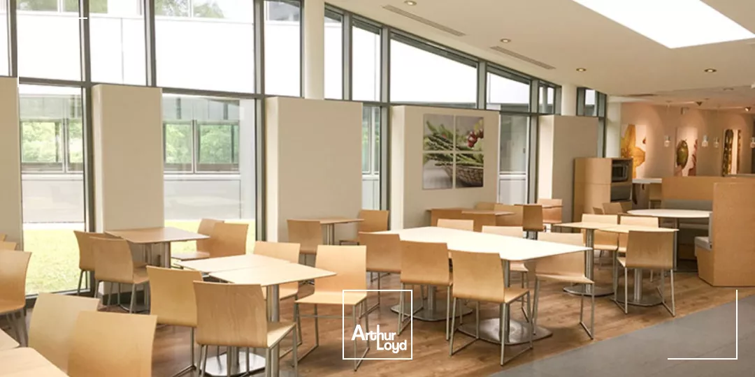 Immeuble de bureaux labellisé - RER A à proximité - Nombreux services - Parkings