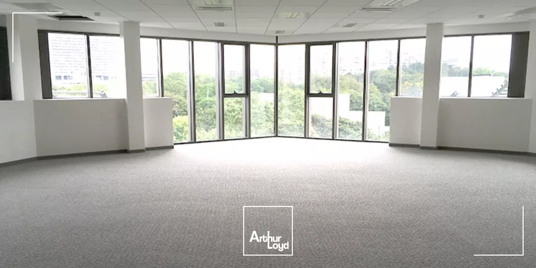 Immeuble de bureaux labellisé - RER A à proximité - Nombreux services - Parkings