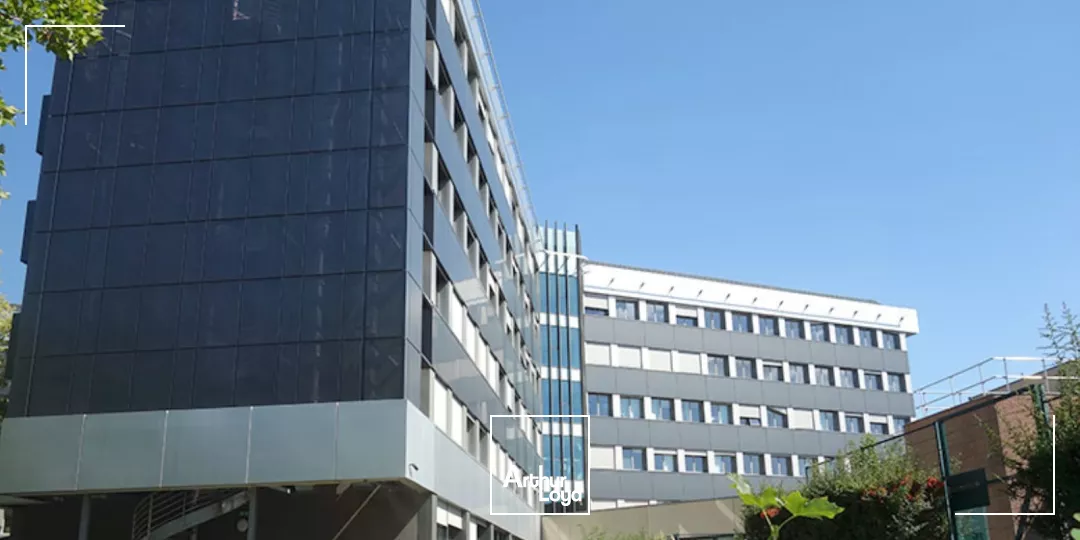 Immeuble de bureaux labellisé - RER A à proximité - Nombreux services - Parkings