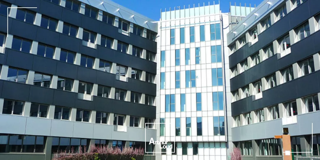 Immeuble de bureaux labellisé - RER A à proximité - Nombreux services - Parkings