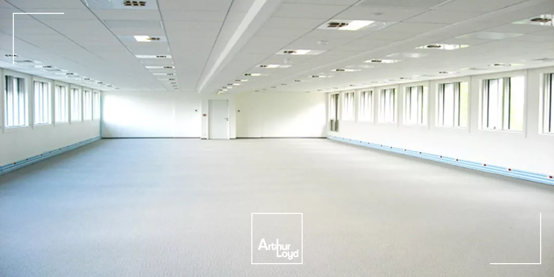 Immeuble de bureaux labellisé - RER A à proximité - Nombreux services - Parkings