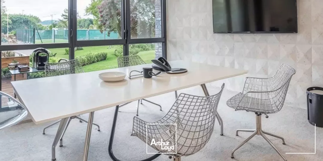 VENTE DE BUREAUX - BORDS DE SEINE - CADRE VERDOYANT - JARDIN PRIVATIF